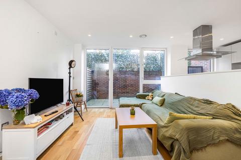 2 bedroom duplex for sale, Clapham Road, London SW9