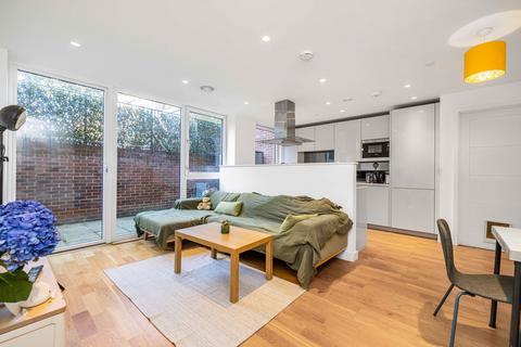 2 bedroom duplex for sale, Clapham Road, London SW9