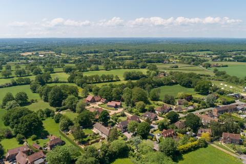 5 bedroom detached house for sale, Lambden Road, Pluckley