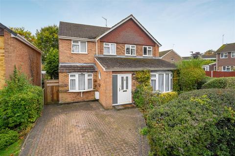 4 bedroom detached house to rent, Elliott Rise, Ascot