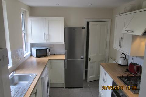 6 bedroom maisonette to rent, Tavistock Road, Tyne and Wear NE2