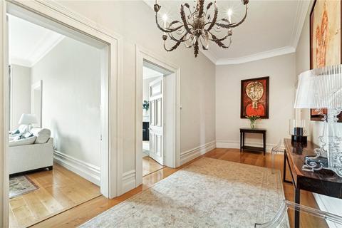 4 bedroom flat for sale, Kensington Court Gardens, Kensington, London, W8