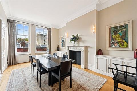 4 bedroom flat for sale, Kensington Court Gardens, Kensington, London, W8