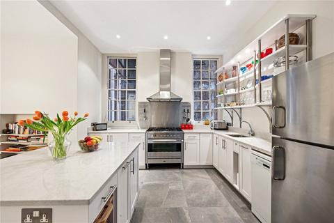 4 bedroom flat for sale, Kensington Court Gardens, Kensington, London, W8