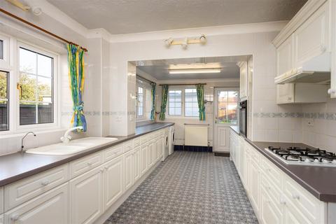 16 Barley Garth, Burton Pidsea, Hull, HU12 9AF