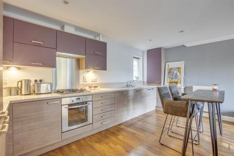 2 bedroom flat for sale, Sheridan Court, High Wycombe HP12