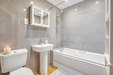 2 bedroom flat for sale, Sheridan Court, High Wycombe HP12