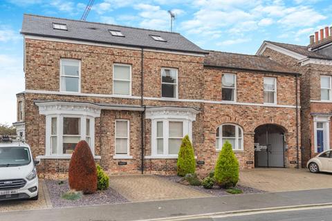 2 bedroom flat for sale, Bluebridge Court, Fishergate, York