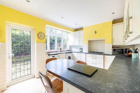 121 Commonwealth Road, Caterham, CR3 6LU