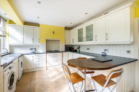 121 Commonwealth Road, Caterham, CR3 6LU