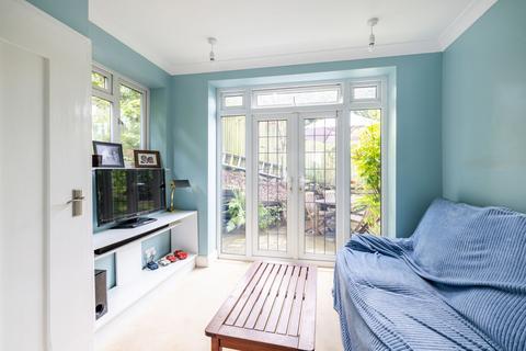 121 Commonwealth Road, Caterham, CR3 6LU