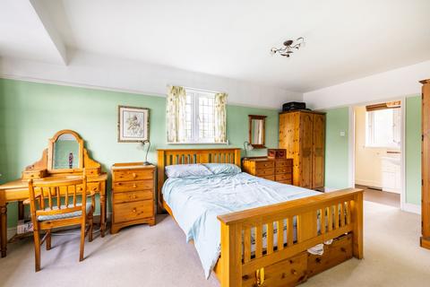 121 Commonwealth Road, Caterham, CR3 6LU