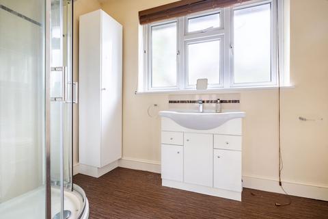 121 Commonwealth Road, Caterham, CR3 6LU