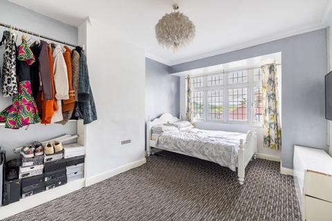 121 Commonwealth Road, Caterham, CR3 6LU