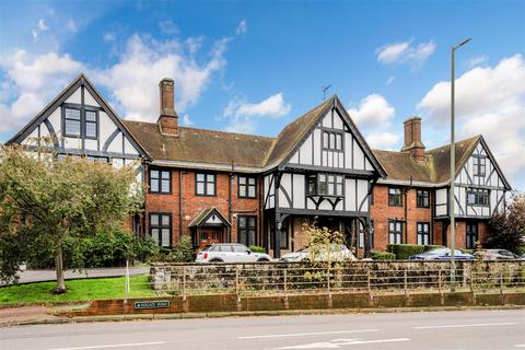 Flat 3, The Driftbridge Reigate Road, Epsom, KT17 3JZ