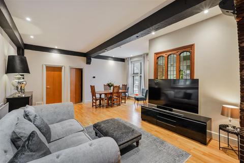 Flat 3, The Driftbridge Reigate Road, Epsom, KT17 3JZ