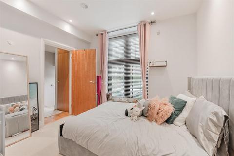 Flat 3, The Driftbridge Reigate Road, Epsom, KT17 3JZ