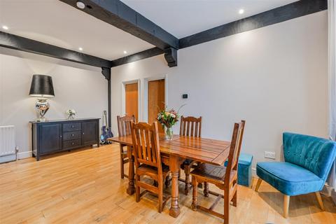 Flat 3, The Driftbridge Reigate Road, Epsom, KT17 3JZ
