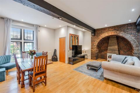 Flat 3, The Driftbridge Reigate Road, Epsom, KT17 3JZ