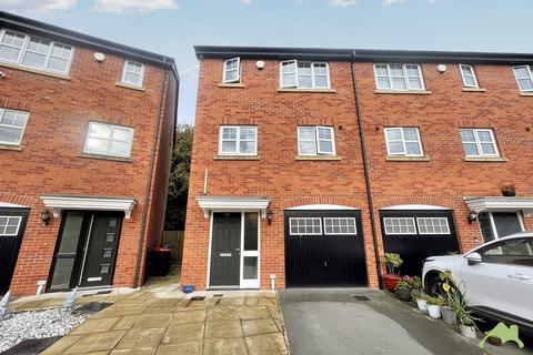 4 bedroom townhouse for sale, Gardeners Close, Preston