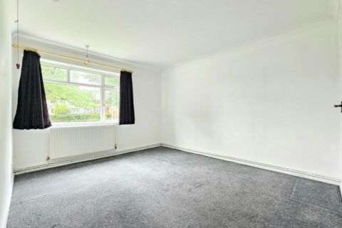 3 bedroom ground floor flat to rent, Baring Road, Grove Park, SE12