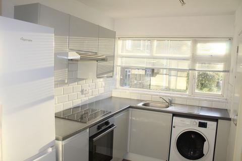 3 bedroom ground floor flat to rent, Baring Road, Grove Park, SE12