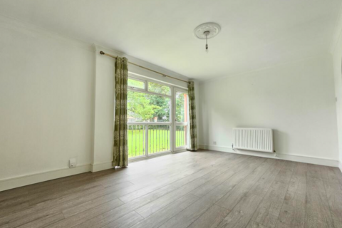 3 bedroom ground floor flat to rent, Baring Road, Grove Park, SE12