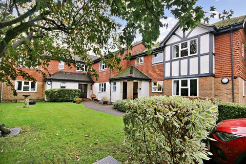 2 bedroom flat for sale, Godstone Road, Lingfield, RH7