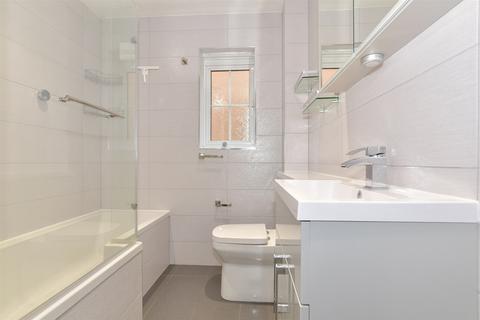 5 Bogarde Drive, Wainscott, Rochester, ME3 8GR