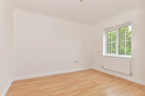 5 Bogarde Drive, Wainscott, Rochester, ME3 8GR