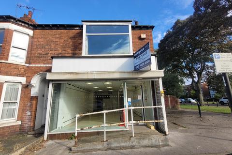 Shop to rent, 132 Chanterlands Avenue, Hull, East Riding of Yorkshire, HU5 3TR