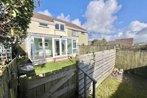 9 Manor Close, St Austell, PL25 4HH