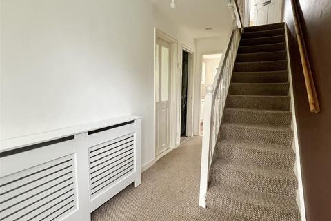 9 Manor Close, St Austell, PL25 4HH