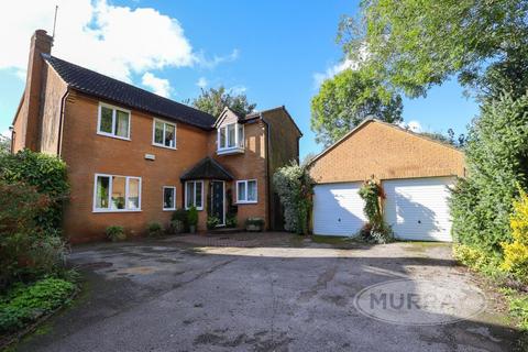 4 bedroom detached house for sale, Rees Close, Uppingham LE15