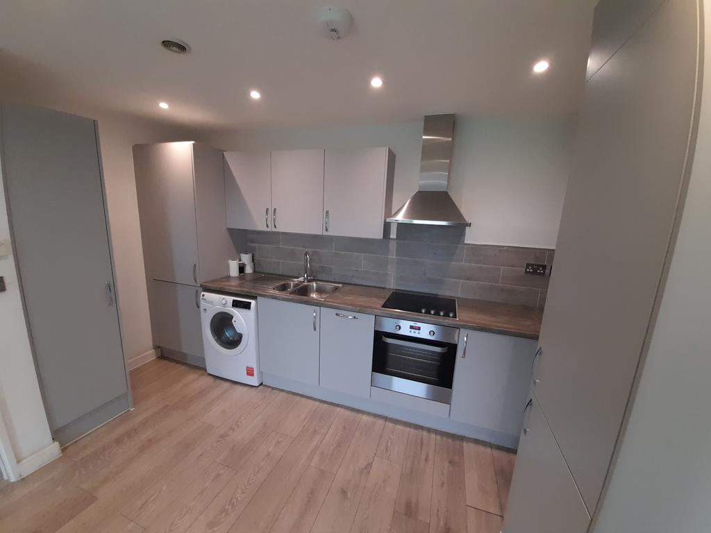 Legion House, 854 Uxbridge Road... 2 bed flat to rent £2,200 pcm (£