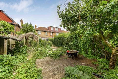 15 Lovell Road, Richmond, TW10 7LB
