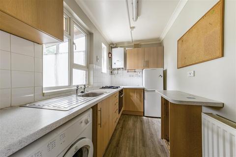 15 Lovell Road, Richmond, TW10 7LB