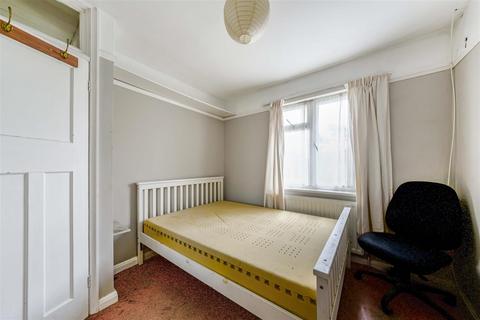 15 Lovell Road, Richmond, TW10 7LB