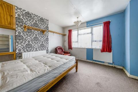 15 Lovell Road, Richmond, TW10 7LB