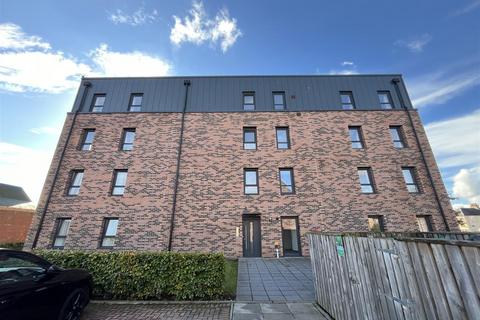 2 bedroom flat to rent, Kestrel Way, Perth