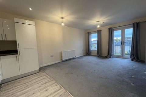 2 bedroom flat to rent, Kestrel Way, Perth