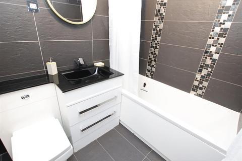 2 bedroom flat to rent, Riverview Drive, Glasgow