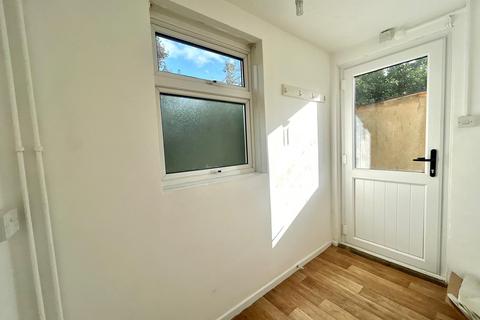 3 bedroom end of terrace house to rent, Mandrake Road, Alphington, Exeter, EX2