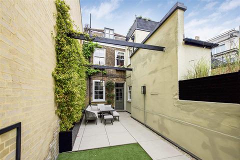1 Artichoke Walk, Richmond, TW9 1BE