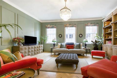1 Artichoke Walk, Richmond, TW9 1BE
