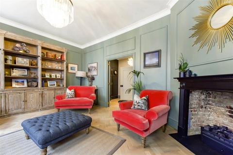 1 Artichoke Walk, Richmond, TW9 1BE
