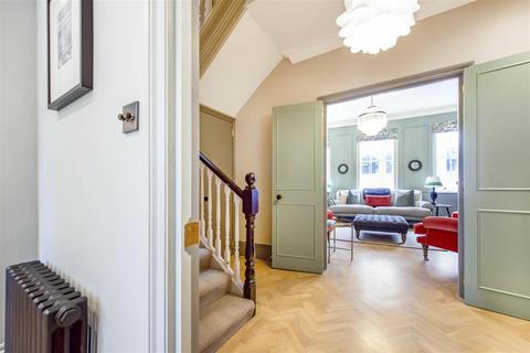 1 Artichoke Walk, Richmond, TW9 1BE