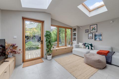 2 bedroom flat to rent, Shardeloes Road, SE14 6RT