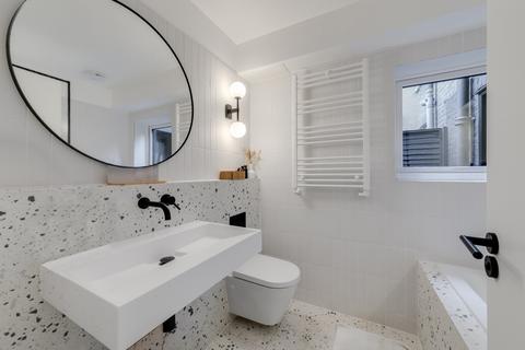 2 bedroom flat to rent, Shardeloes Road, SE14 6RT