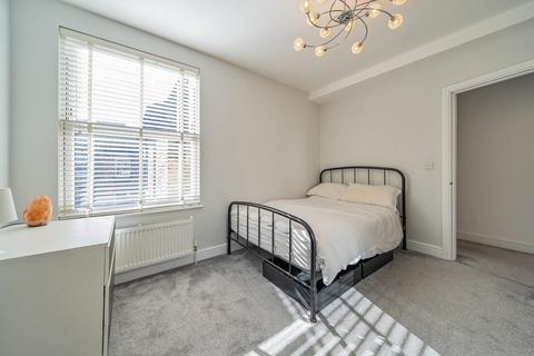 3 bedroom flat for sale, Tooting Bec Road, Tooting